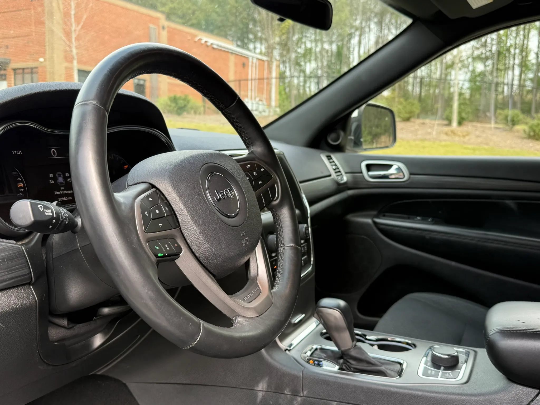 Used 2019 Jeep Grand Cherokee Laredo AWD/4WD image 14