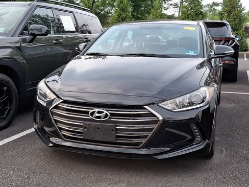 Used 2018 Hyundai Elantra Limited FWD image 2