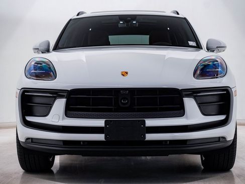 Certified 2025 Porsche Macan image 6