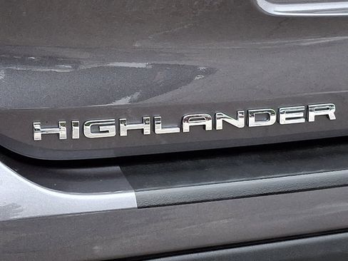 Used 2024 Toyota Highlander LE image 30