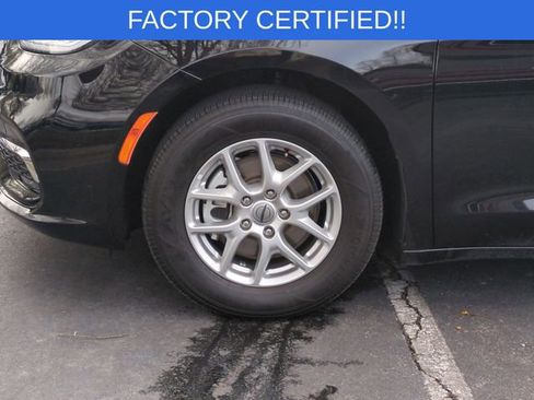 Certified 2024 Chrysler Pacifica Touring-L image 10