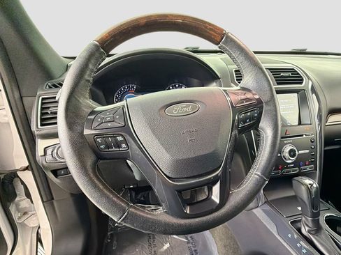 Used 2018 Ford Explorer Platinum AWD/4WD image 11