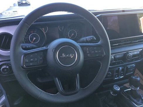 Used 2025 Jeep Wrangler Sport AWD/4WD image 9