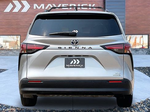 Used 2022 Toyota Sienna XLE w/ XLE Plus Package FWD image 6