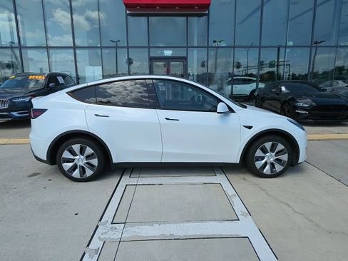 Used 2023 Tesla Model Y Long Range image 3