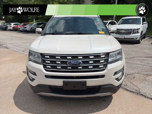 Used 2016 Ford Explorer Limited w/ Equipment Group 301A AWD/4WD image 2