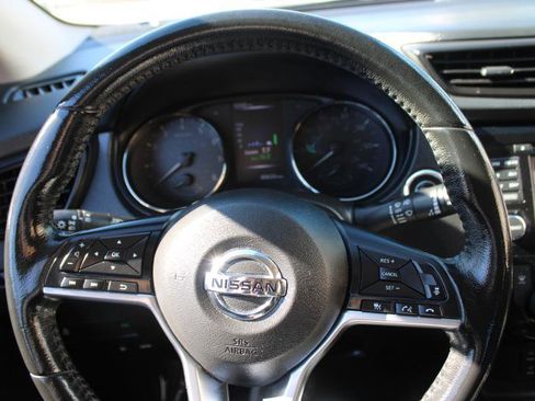 Used 2018 Nissan Rogue Sport SV w/ SV Technology Package image 9