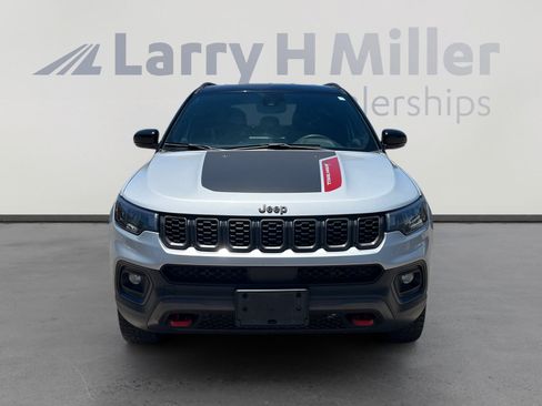 Certified 2024 Jeep Compass Trailhawk AWD/4WD image 8