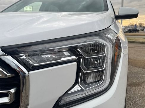 Used 2024 GMC Terrain SLT image 11