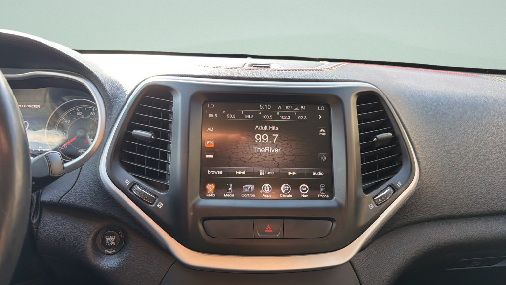 Used 2015 Jeep Cherokee Trailhawk w/ Comfort/Convenience Group AWD/4WD image 16