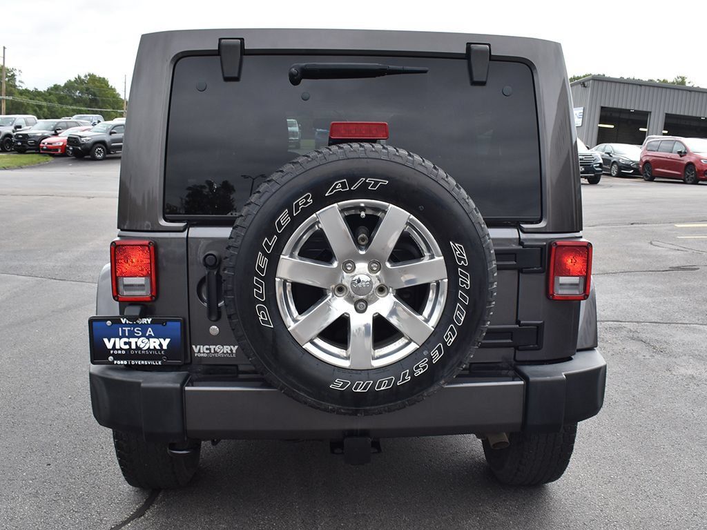 Used 2016 Jeep Wrangler Unlimited Sahara w/ Connectivity Group AWD/4WD image 24
