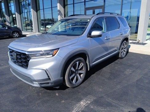 Certified 2023 Honda Pilot Touring image 3