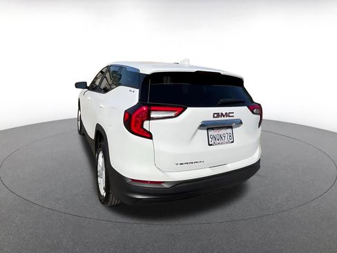 Used 2024 GMC Terrain SLE image 11