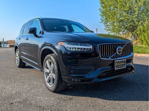 Used 2021 Volvo XC90 T5 Momentum w/ Climate Package AWD/4WD image 3