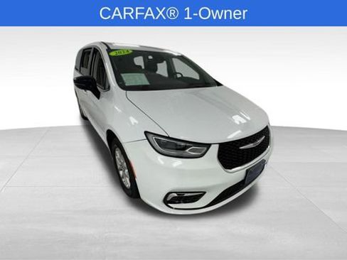 Used 2024 Chrysler Pacifica Touring-L FWD image 1