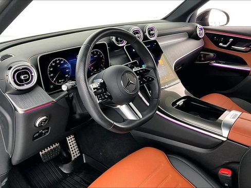 Used 2025 Mercedes-Benz GLC 300 image 17