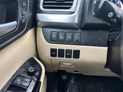 Used 2015 Toyota Highlander Limited w/ Driver Technology Package AWD/4WD image 38