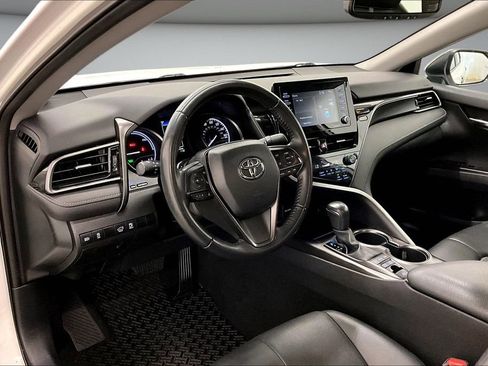 Used 2022 Toyota Camry SE w/ Convenience Package FWD image 17