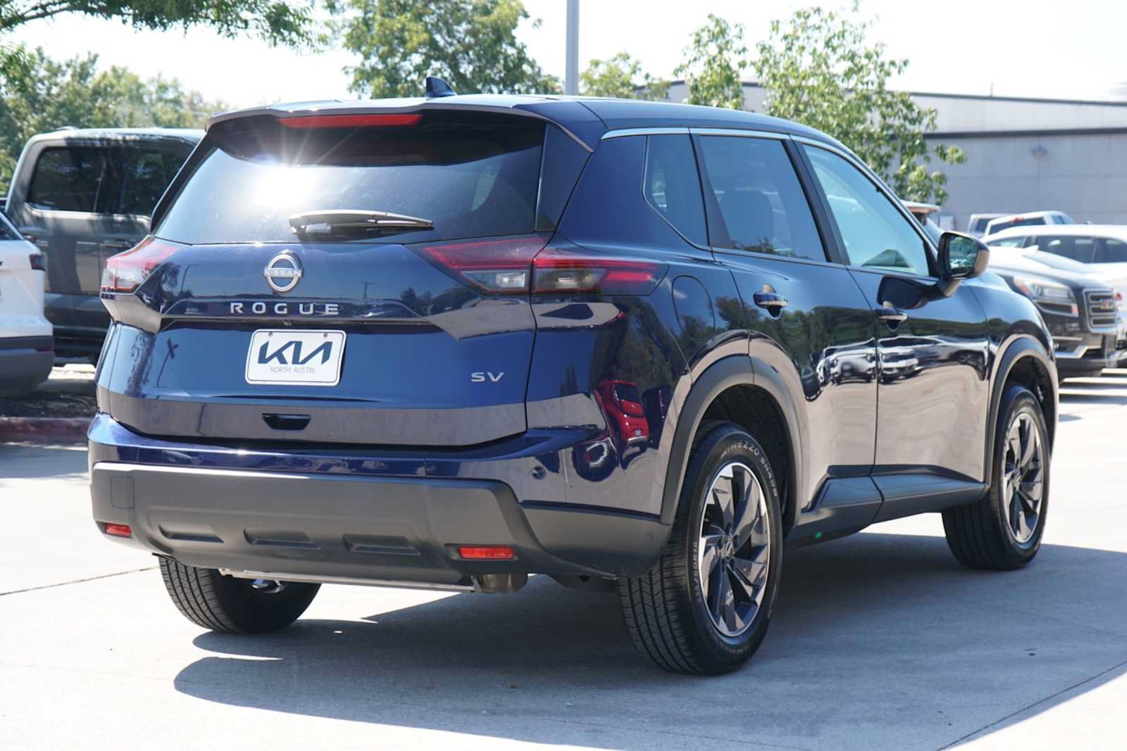 Used 2024 Nissan Rogue SV FWD image 4
