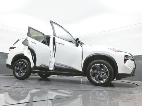 Used 2024 Nissan Rogue SV AWD/4WD image 50