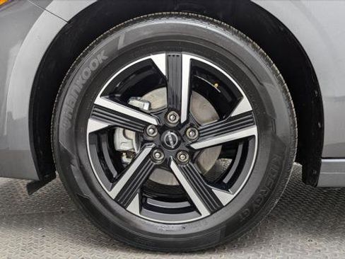 Used 2025 Nissan Sentra SV image 32