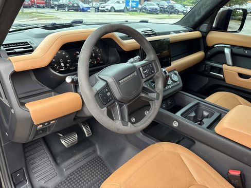 Used 2024 Land Rover Defender 110 V8 AWD/4WD image 17