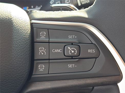 New 2025 Jeep Grand Cherokee Limited w/ Black Appearance Package image 34