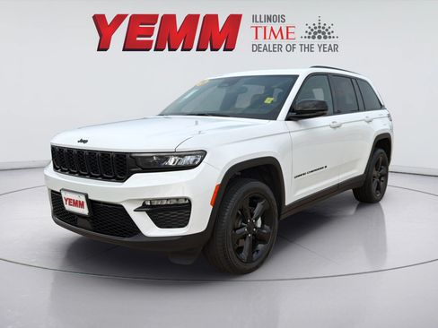 Used 2024 Jeep Grand Cherokee Limited w/ Black Appearance Package AWD/4WD image 8