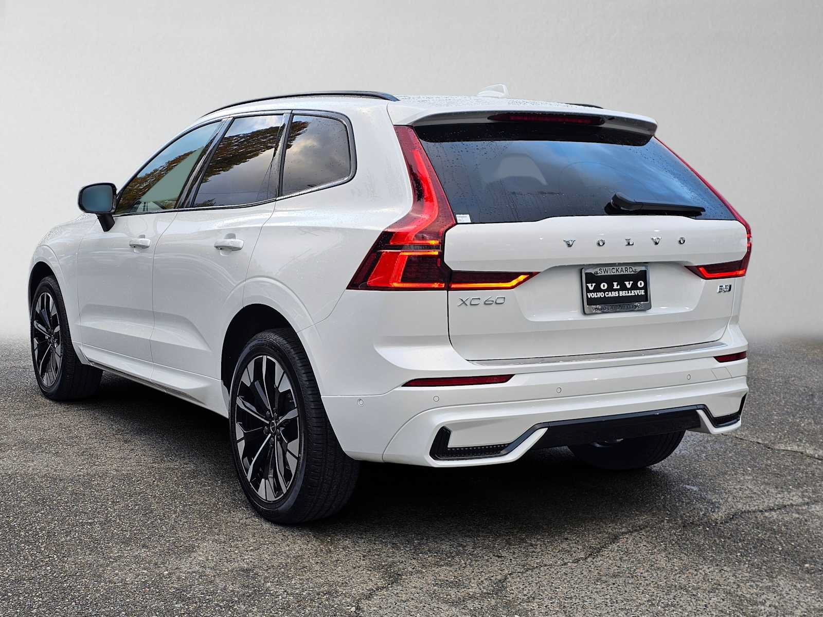 Used 2026 Volvo XC60 B5 Plus w/ Climate Package AWD/4WD image 5
