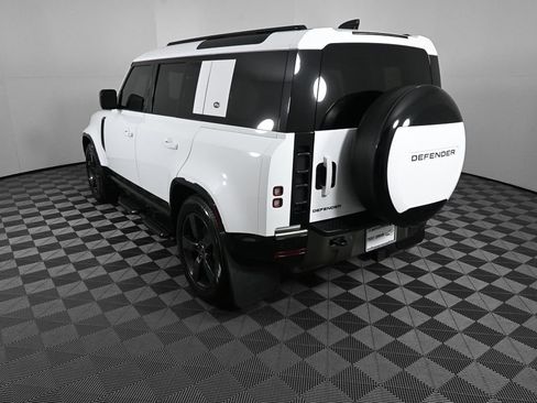 Used 2024 Land Rover Defender 110 X-Dynamic SE image 4