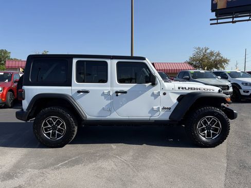 Used 2024 Jeep Wrangler Unlimited Rubicon w/ Technology Group AWD/4WD image 3