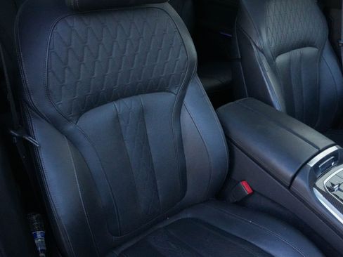 Used 2025 BMW X7 M60i image 13