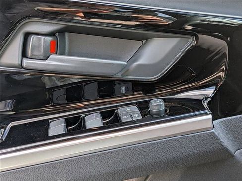 Used 2025 Toyota bZ4X AWD image 4