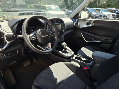 Used 2023 Kia Soul LX FWD image 10