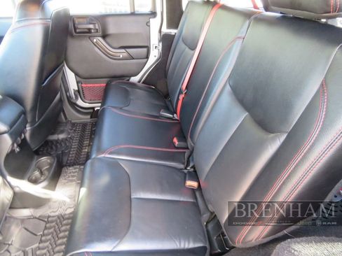 Used 2018 Jeep Wrangler Unlimited Rubicon image 16