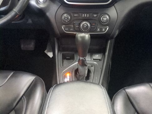 Certified 2021 Jeep Cherokee Latitude Plus image 19