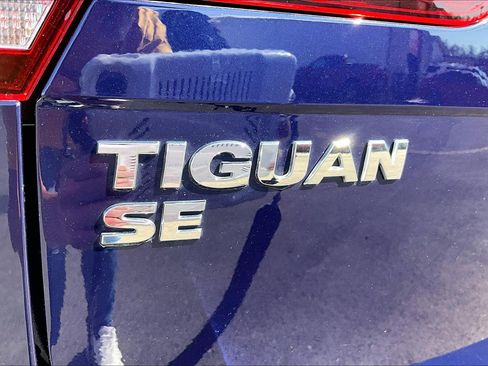 Used 2021 Volkswagen Tiguan SE FWD image 32