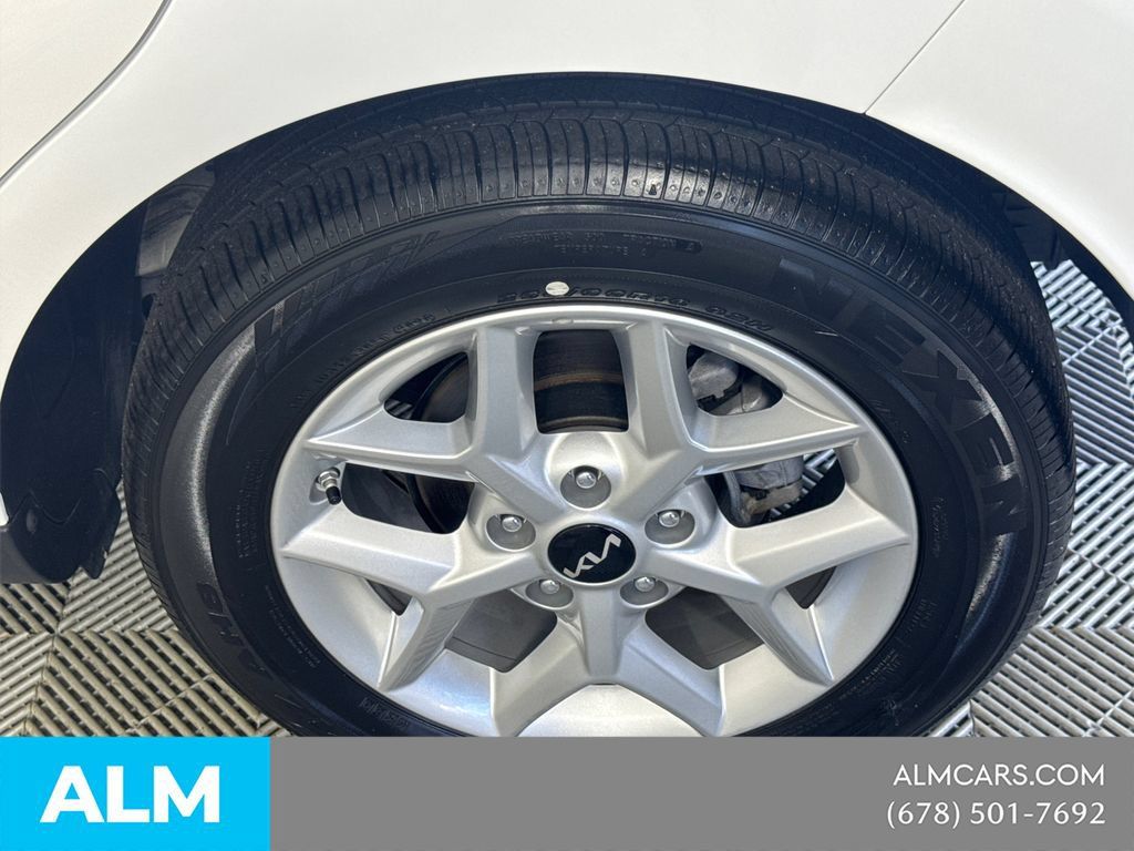Used 2025 Kia Soul LX w/ LX Technology Package FWD image 22