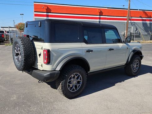 New 2025 Ford Bronco Badlands image 13