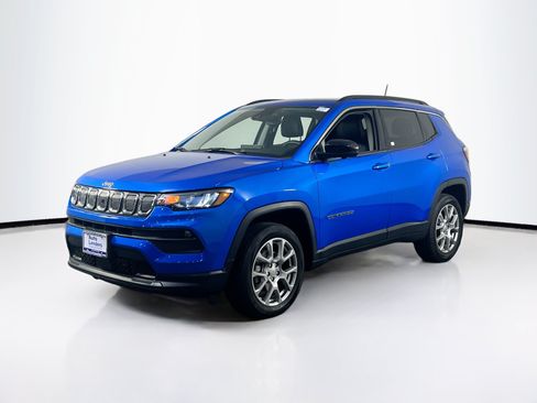 Used 2022 Jeep Compass Latitude w/ Sun and Sound Group AWD/4WD image 1