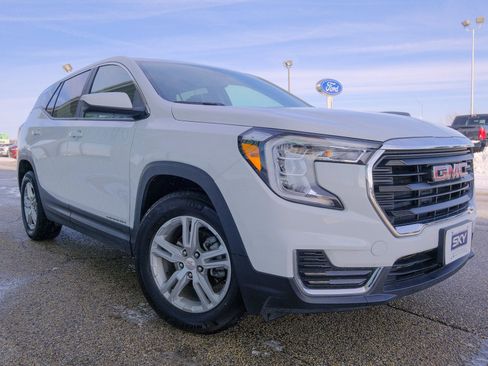 Used 2024 GMC Terrain SLE image 13