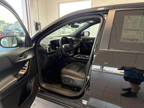 New 2026 Chevrolet Equinox LT w/ Convenience Package II image 9