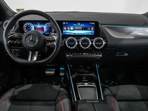 Used 2025 Mercedes-Benz GLA 250 image 12