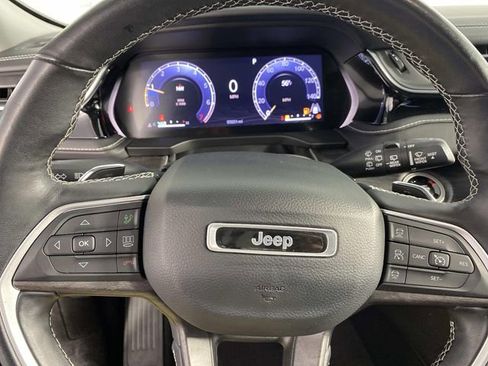 Used 2022 Jeep Grand Cherokee L Limited w/ Luxury Tech Group II image 17