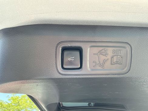 Used 2023 Ford Expedition Limited AWD/4WD image 9