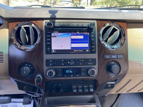 Used 2011 Ford F250 Lariat w/ Lariat Interior Pkg image 23