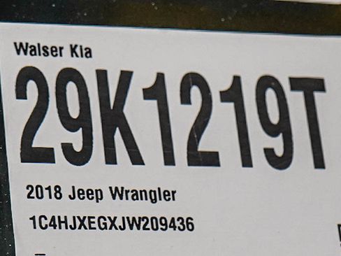 Used 2018 Jeep Wrangler Unlimited Sahara AWD/4WD image 28