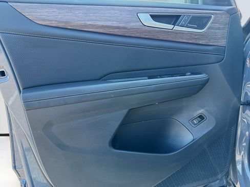 Used 2025 Volkswagen Atlas SEL Premium R-Line image 23