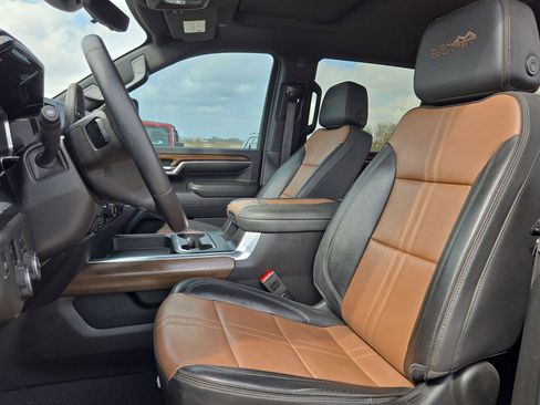 Used 2024 Chevrolet Silverado 2500 High Country w/ High Country Premium Package image 9