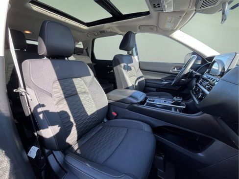 Used 2022 Nissan Pathfinder SV w/ SV Premium Package image 37